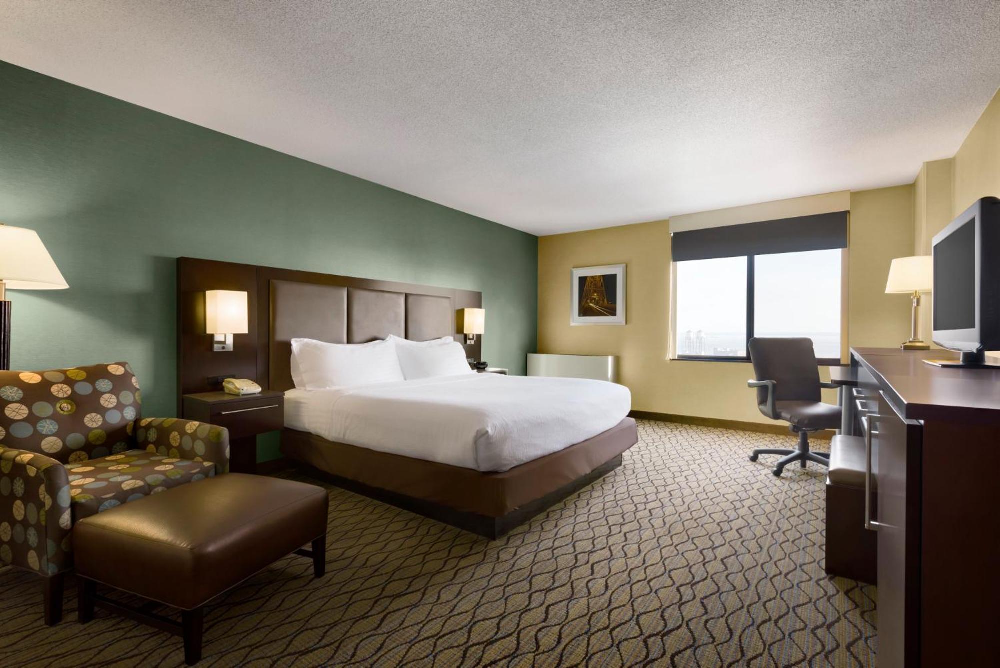 Premium King Room City View