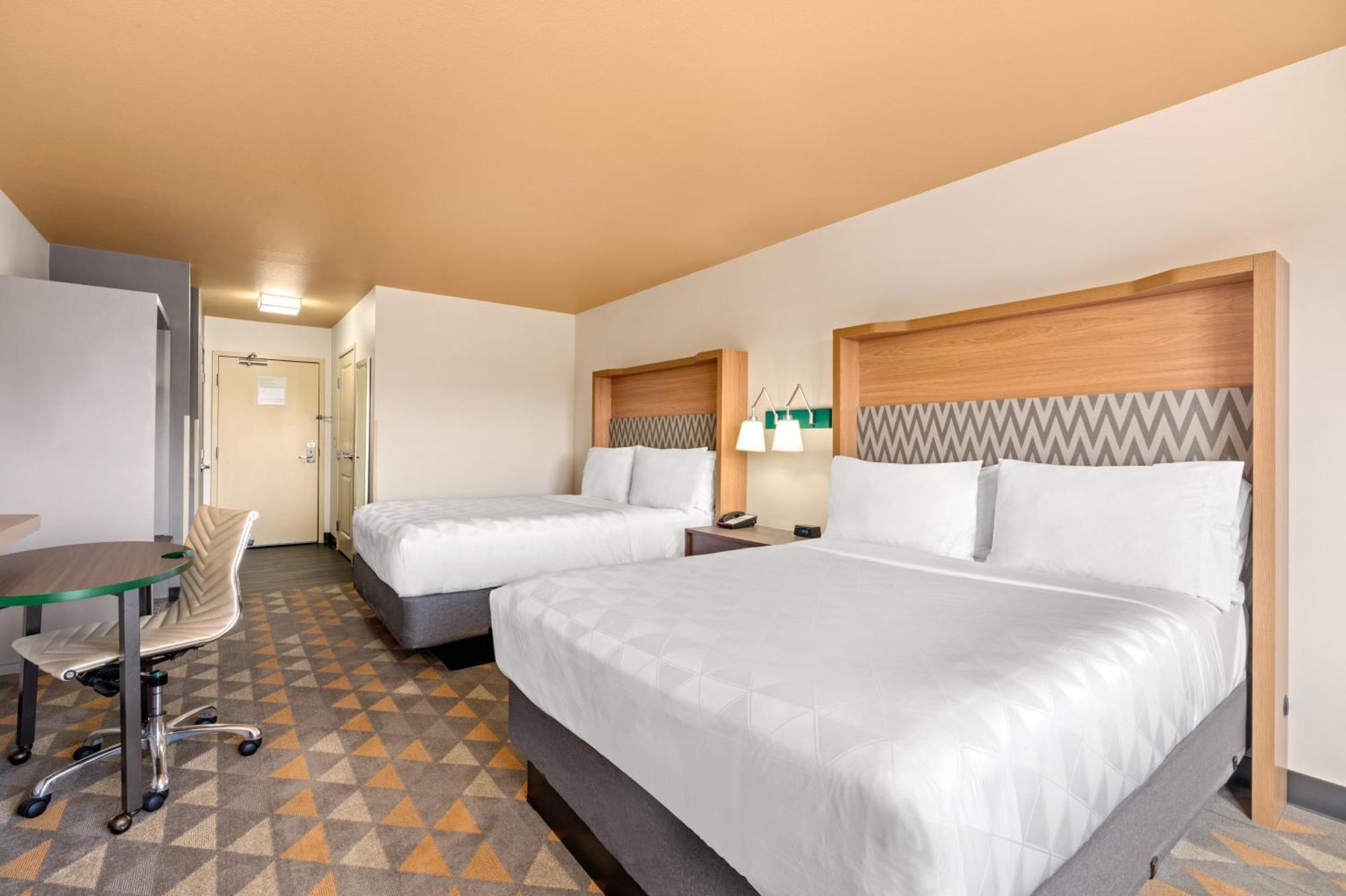 Standard Queen Room Two Queen Beds