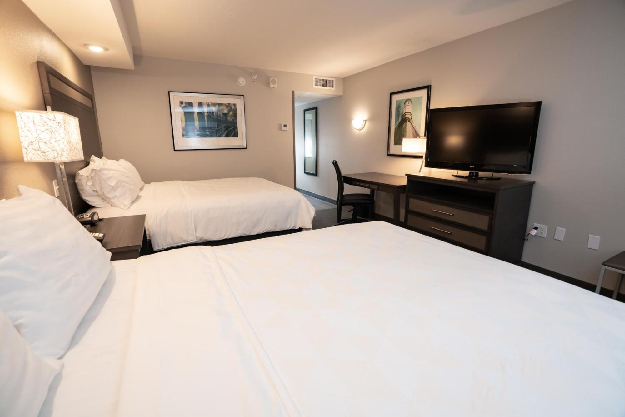 Standard Queen Room Two Queen Beds Pool Wing
