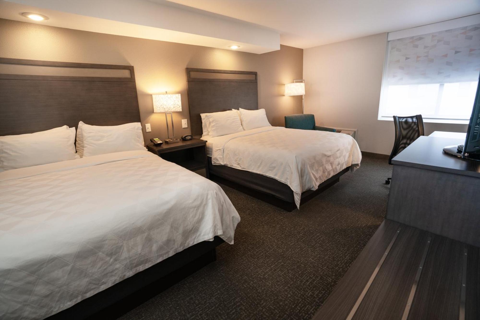 Standard Queen Room Two Queen Beds Pool Wing