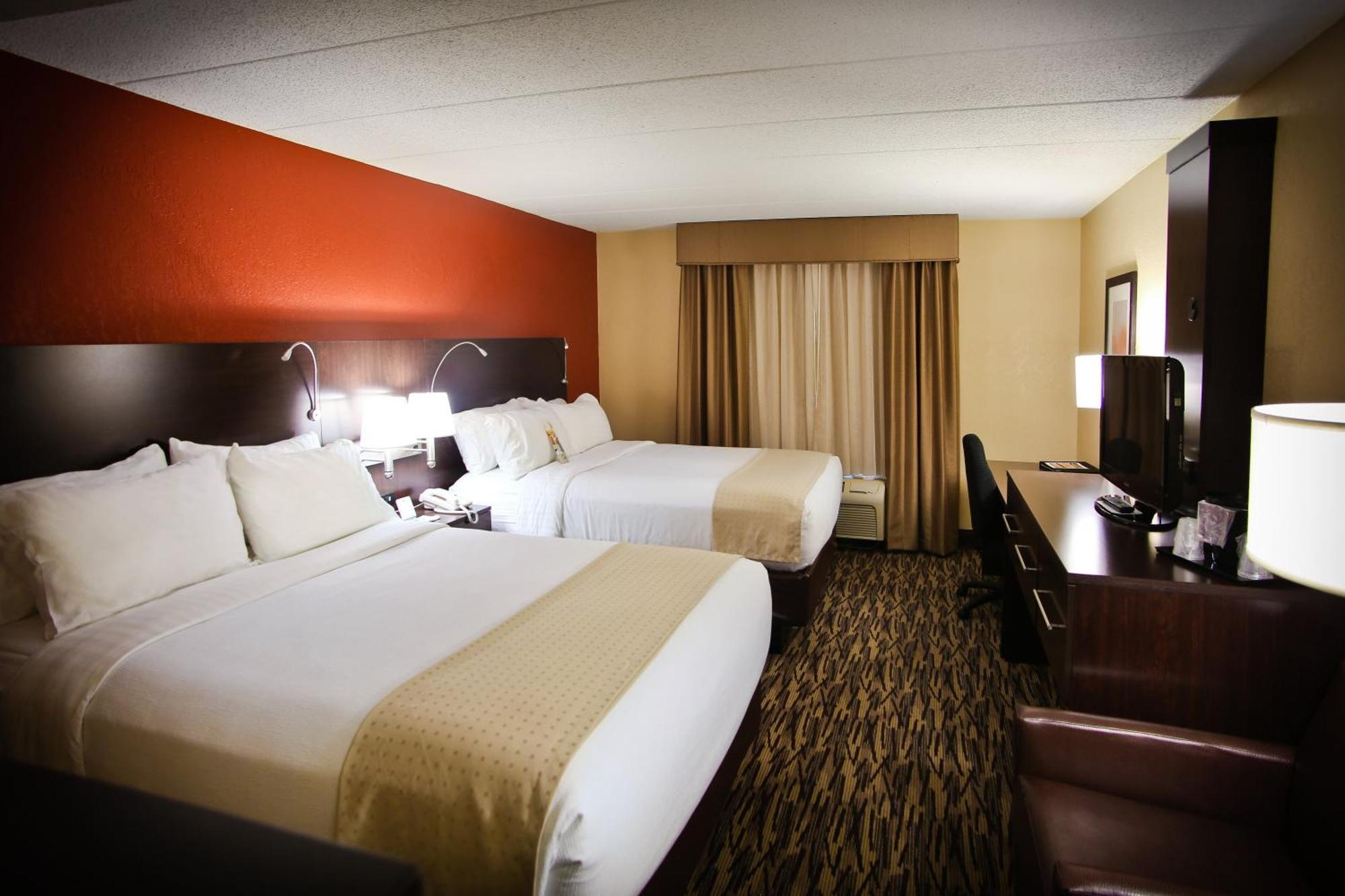 Queen Room Two Queen Beds