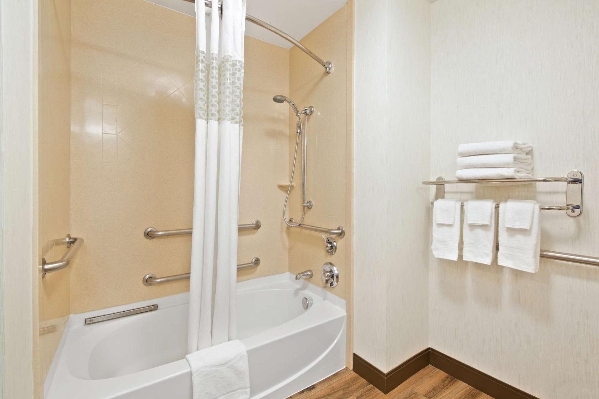 Queen Room Two Queen Beds Mobility Hearing Access or Non-Smoking