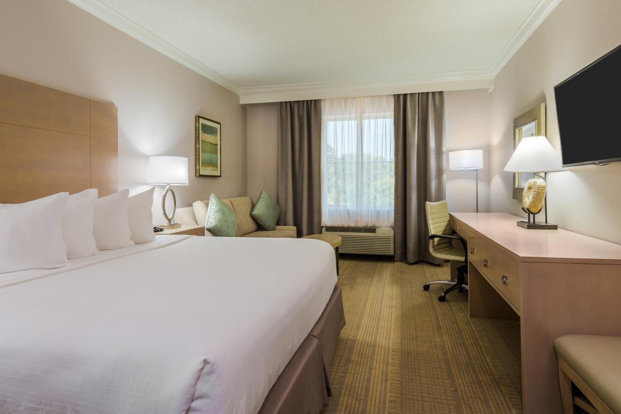 Standard King Room with Accessible Tub - Mobility Access