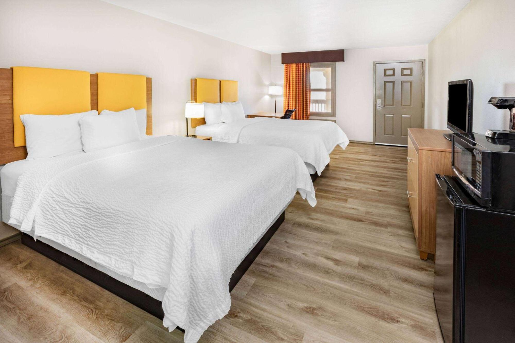 Queen Room Two Queen Beds Non-Smoking