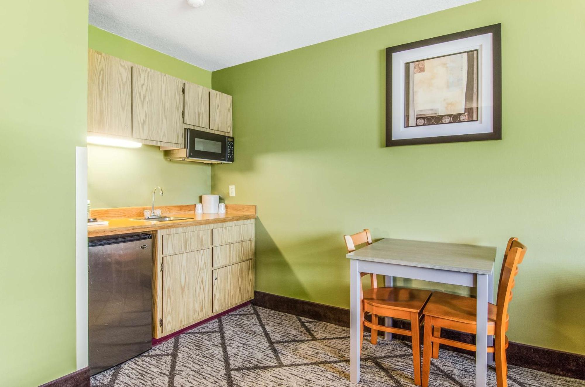 King Suite Kitchenette Non-Smoking