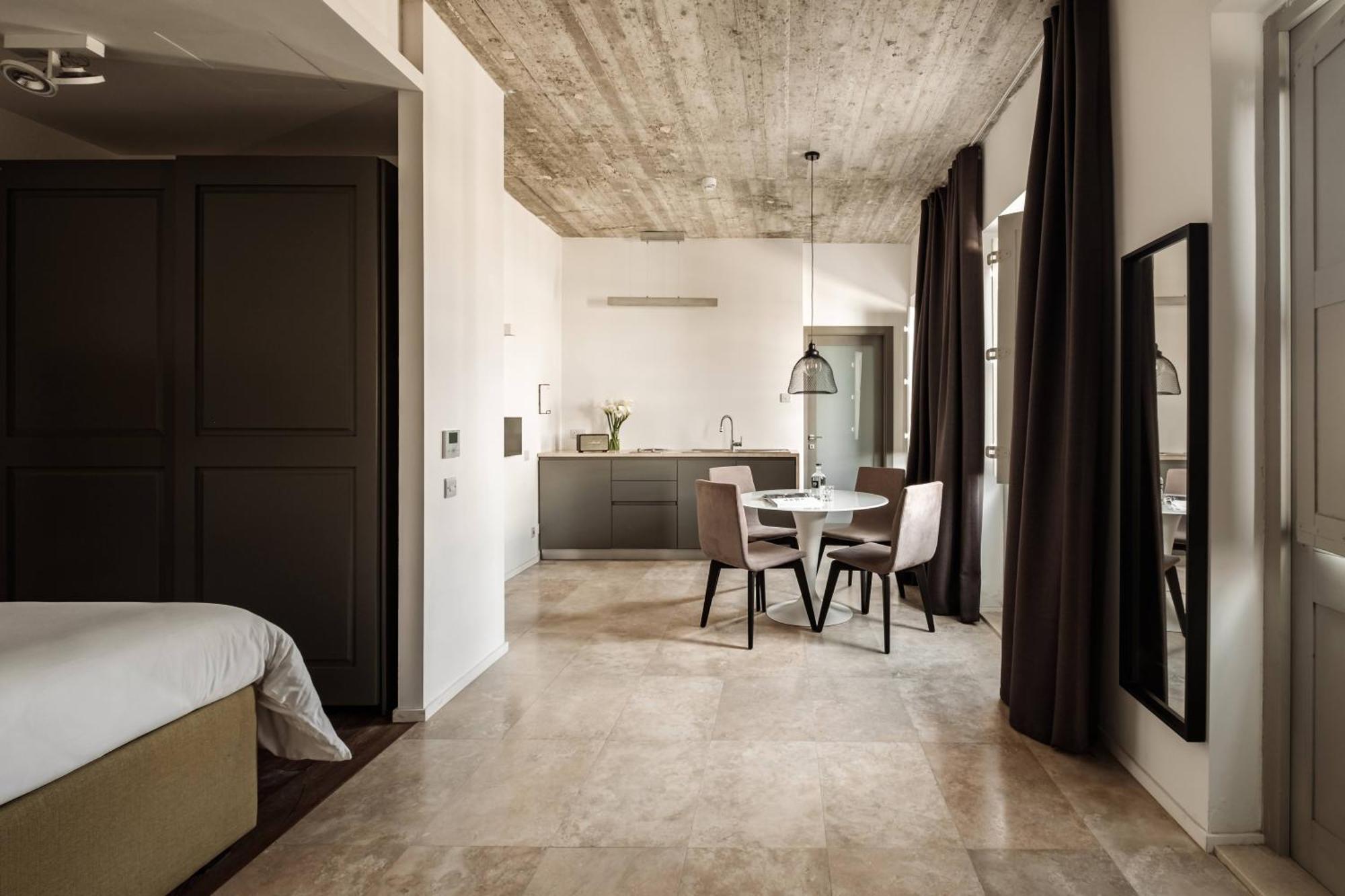 Penthouse Suite