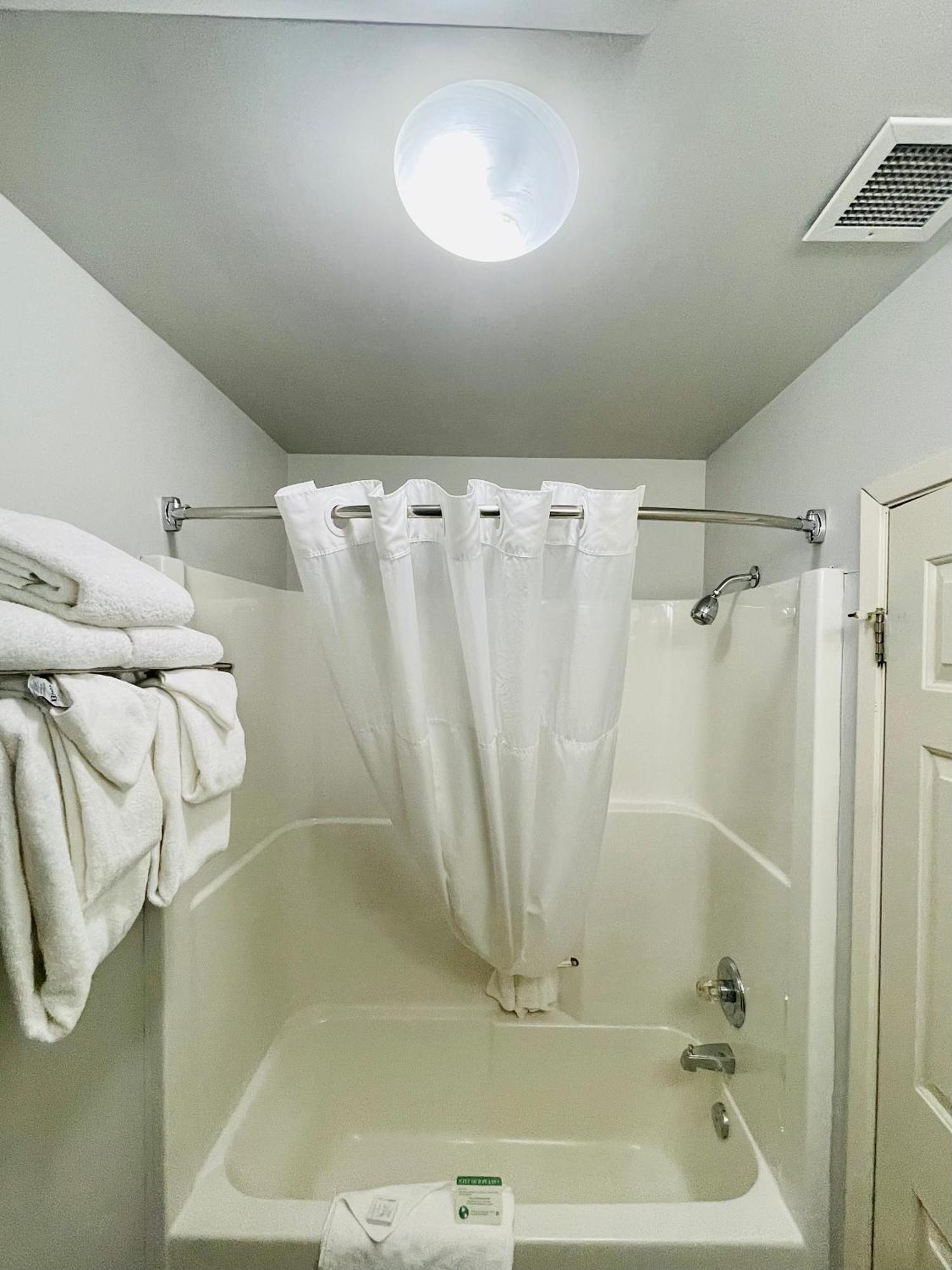 Queen Room Two Queen Beds Pet Friendly No Patio On Basement Level