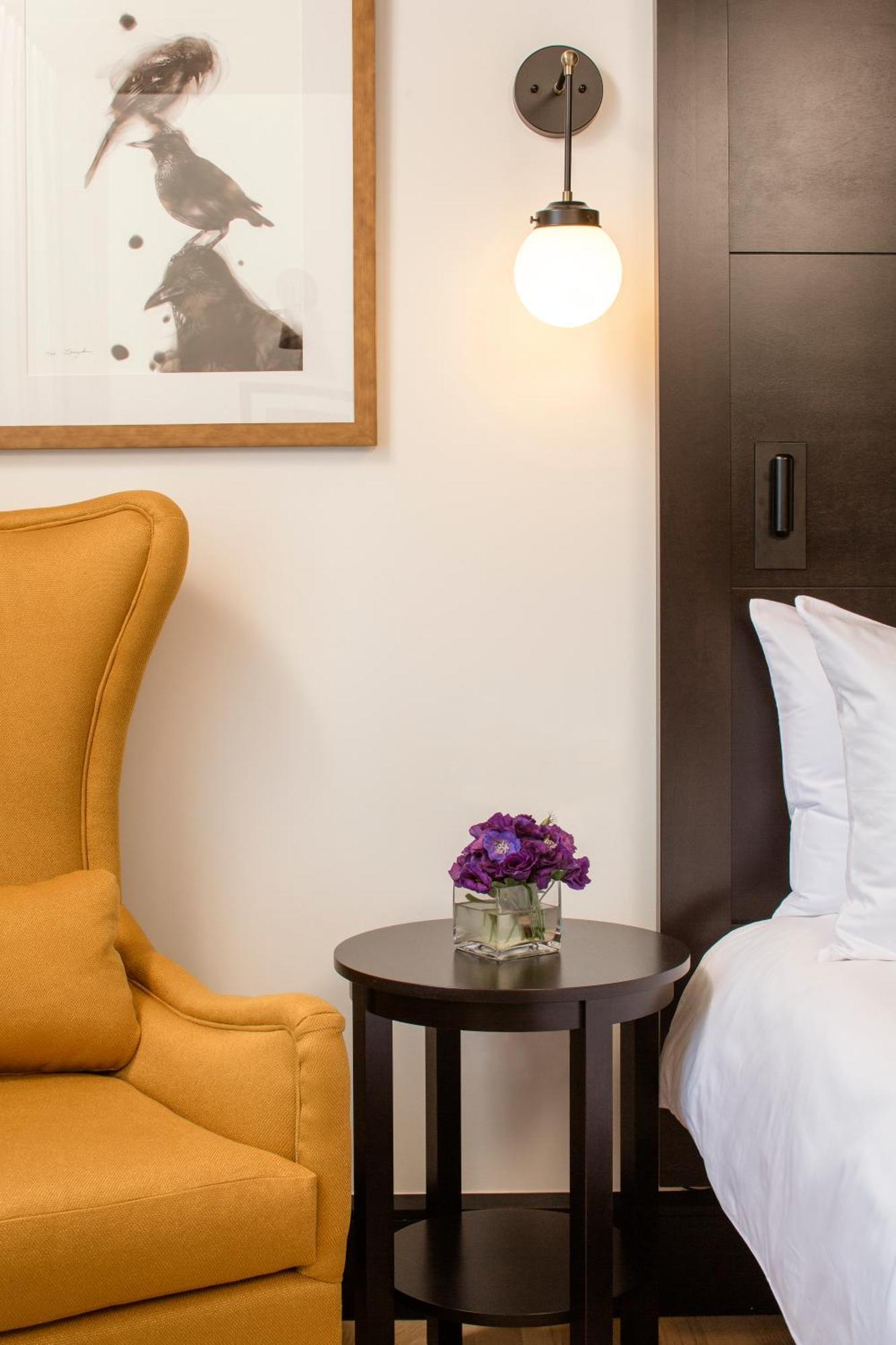Standard Queen Room Alcove