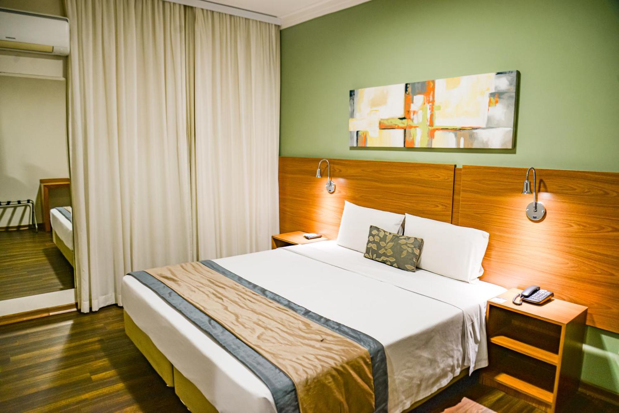 Deluxe Queen Room