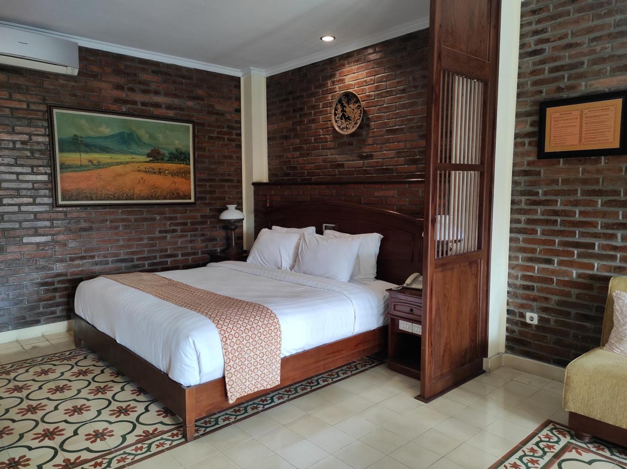 Deluxe Double or Twin Room