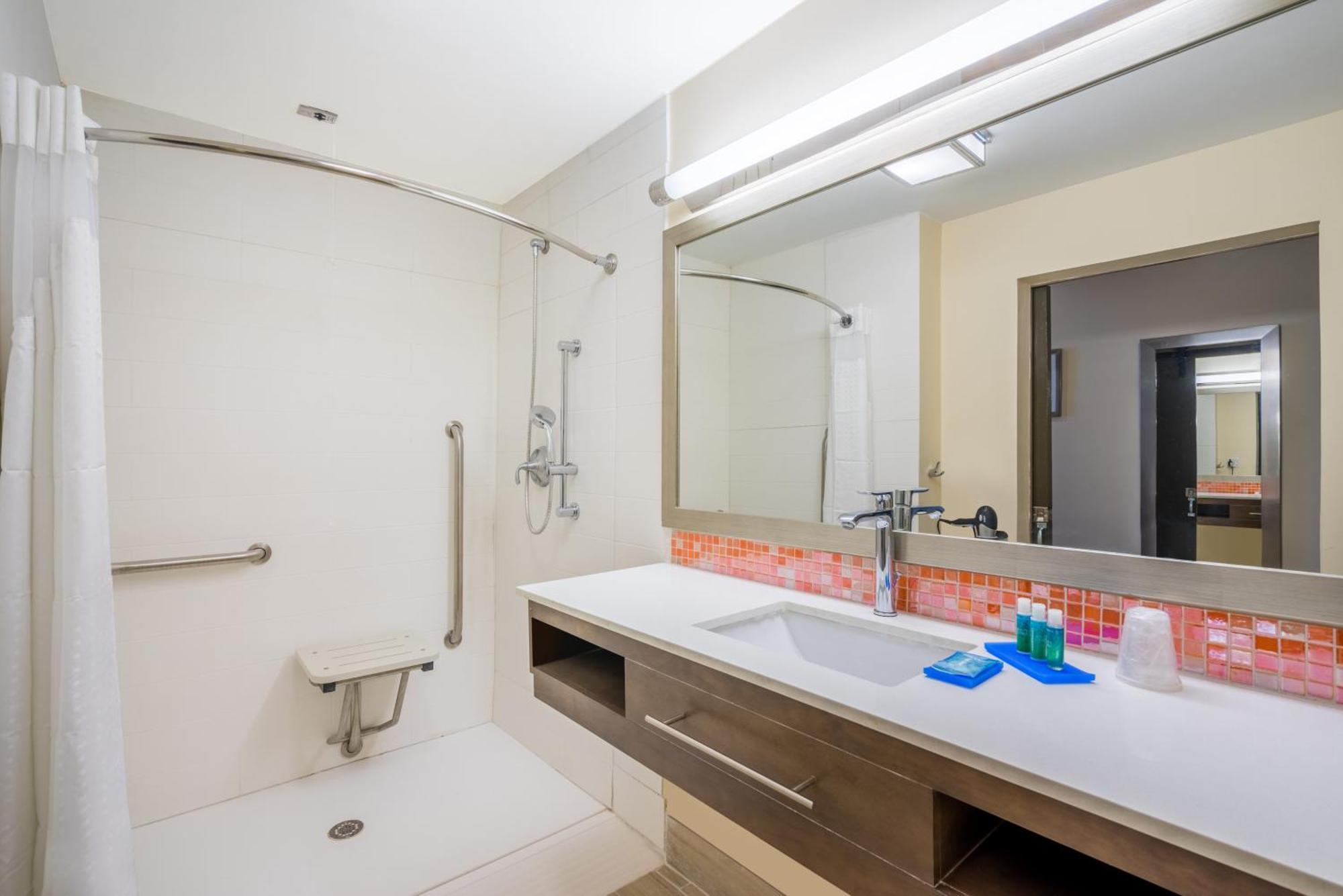 Double Room Accessable Roll Shower Non-Smoking
