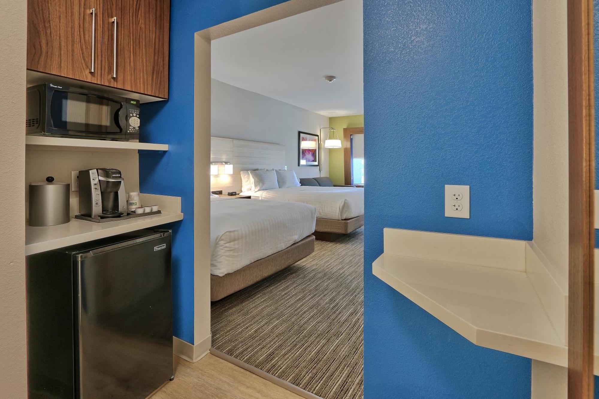 Suite Two Queen Beds