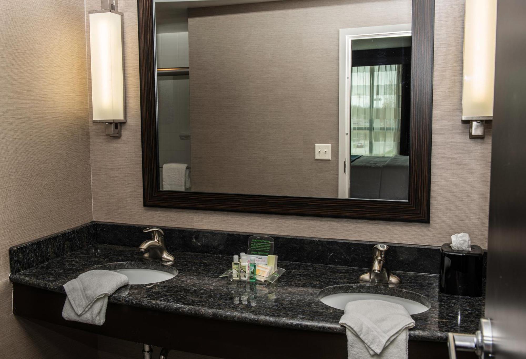 2 Queen Standard Room City View