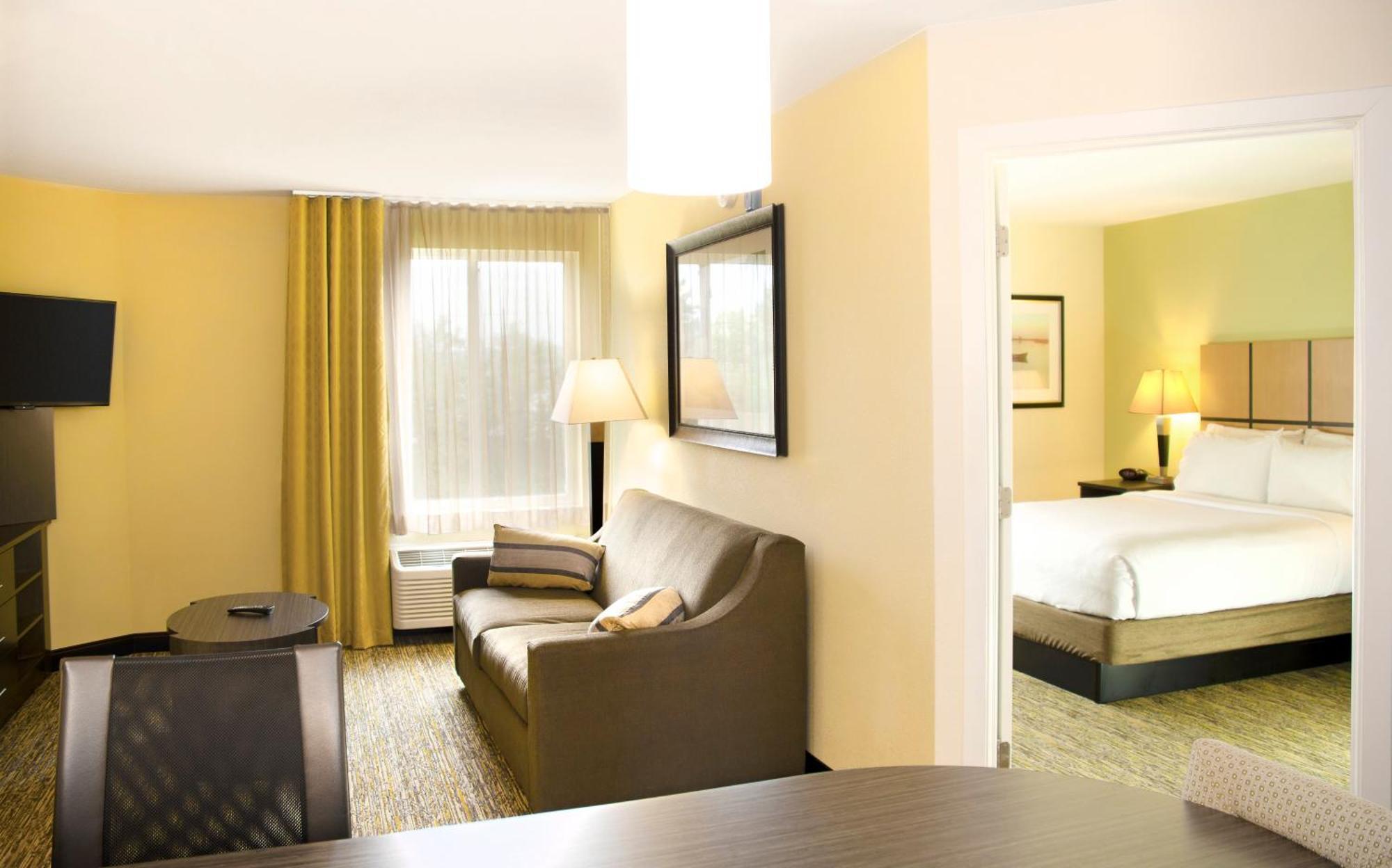 One-Bedroom Queen Suite Non-Smoking