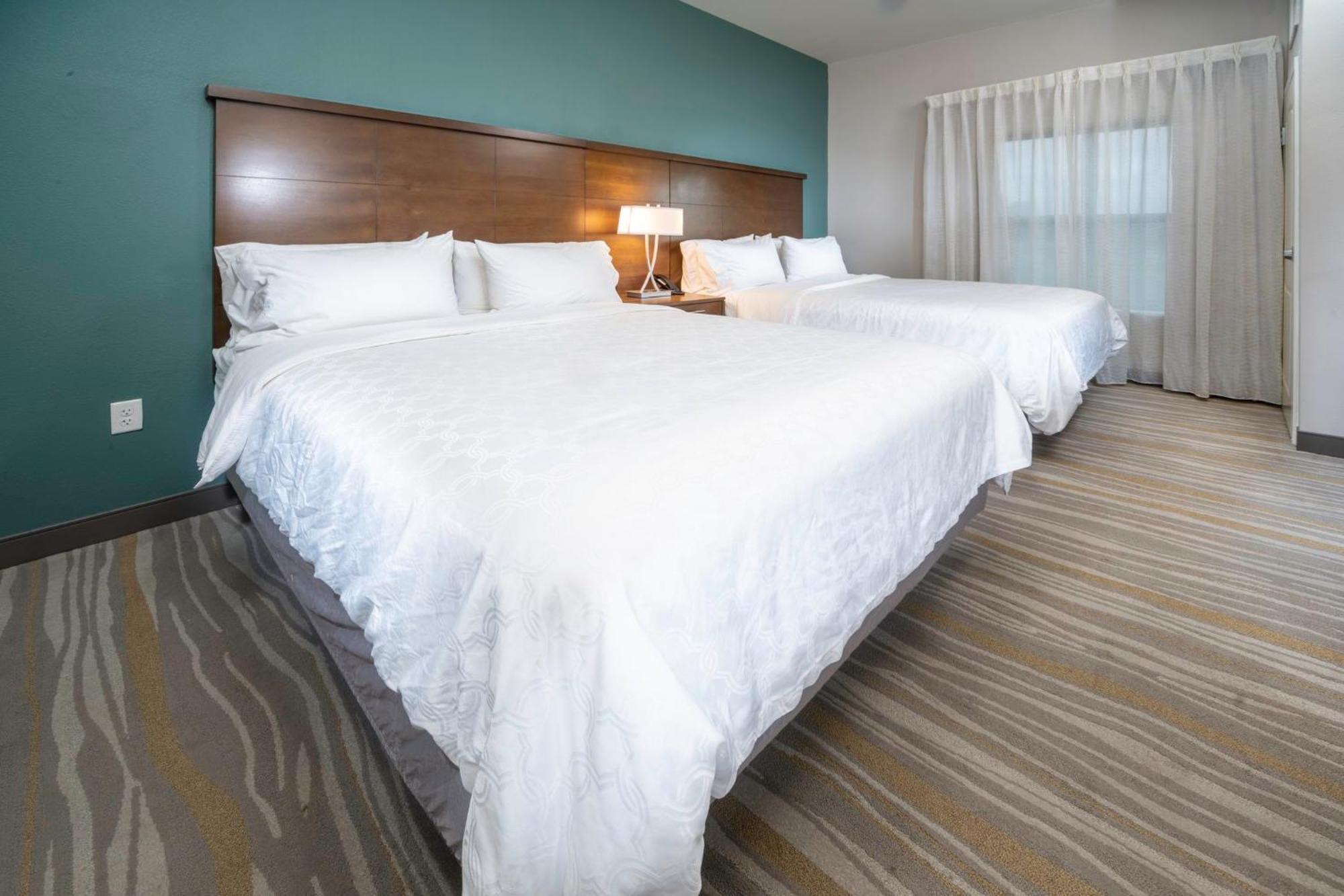 Two Bedroom Suite One Queen Bed Two Double Beds Non-Smoking