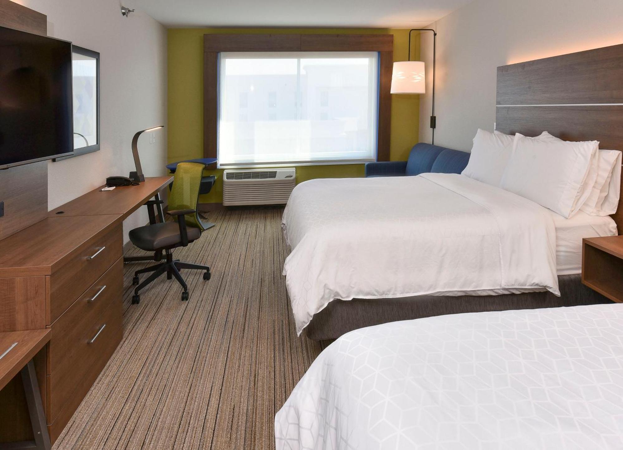 Queen Suite Two Queen Beds Sofa Bed