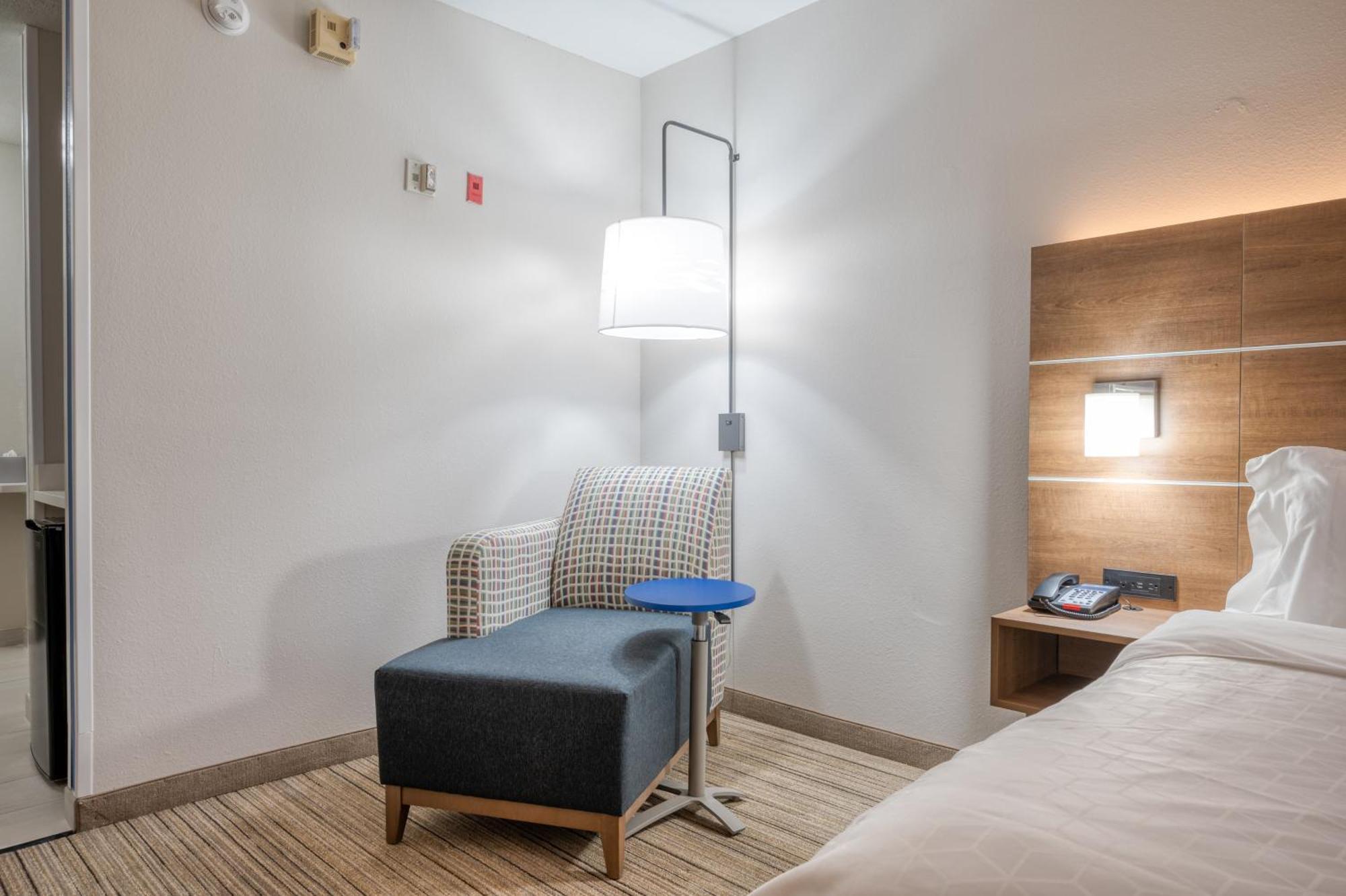 Standard King Room Accessible Tub Mobility Access
