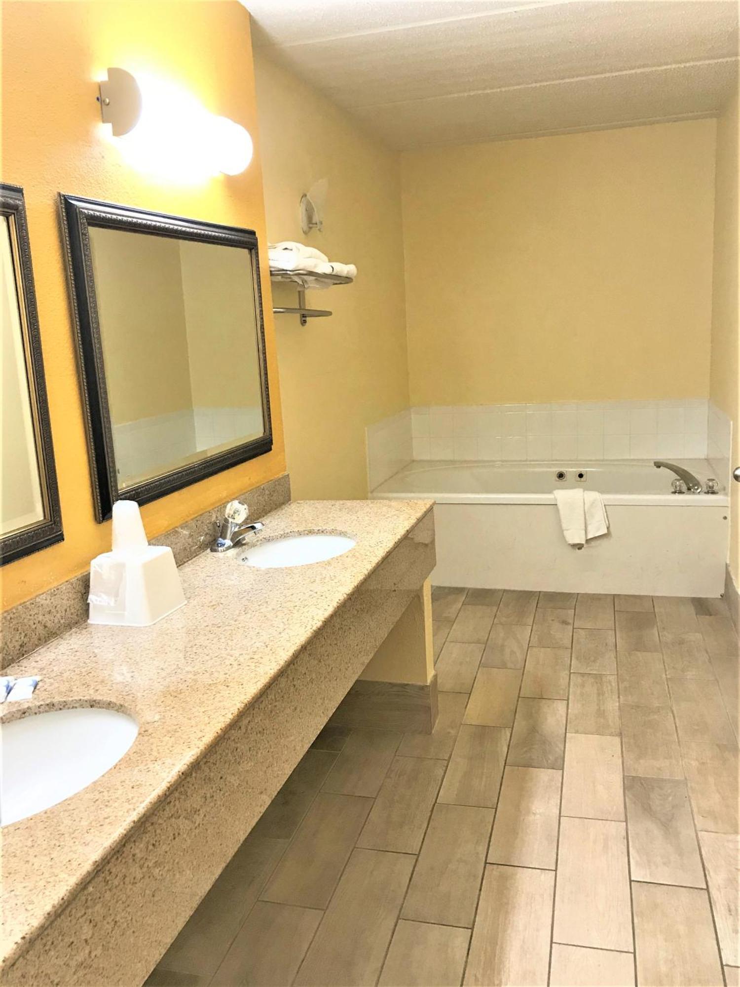 Studio Suite with Two King Beds - Non-Smoking