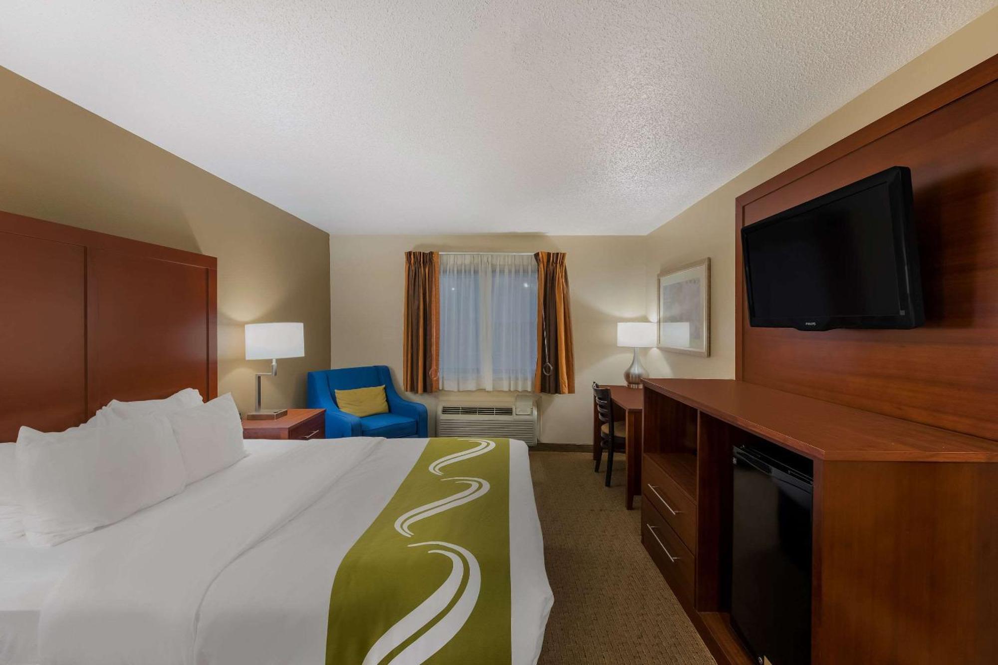 Queen Room Accessible or Nonsmoking