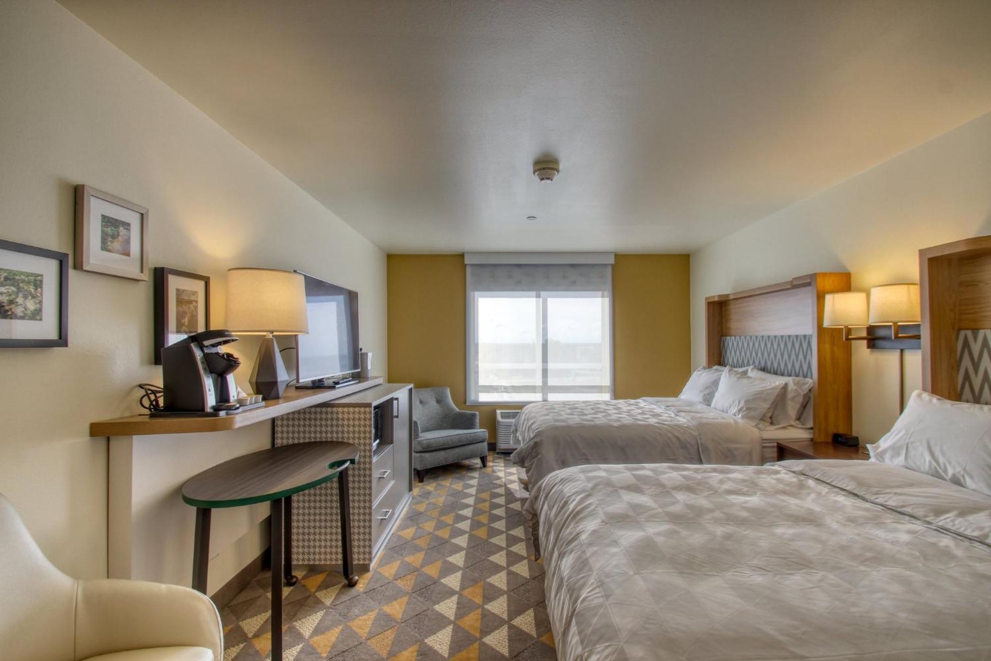 Standard Queen Room with Two Queen Beds and Bath/Shower