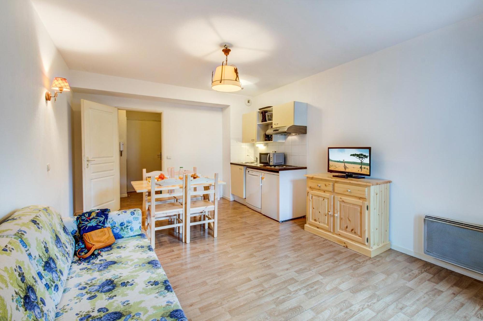 One-Bedroom Apartment