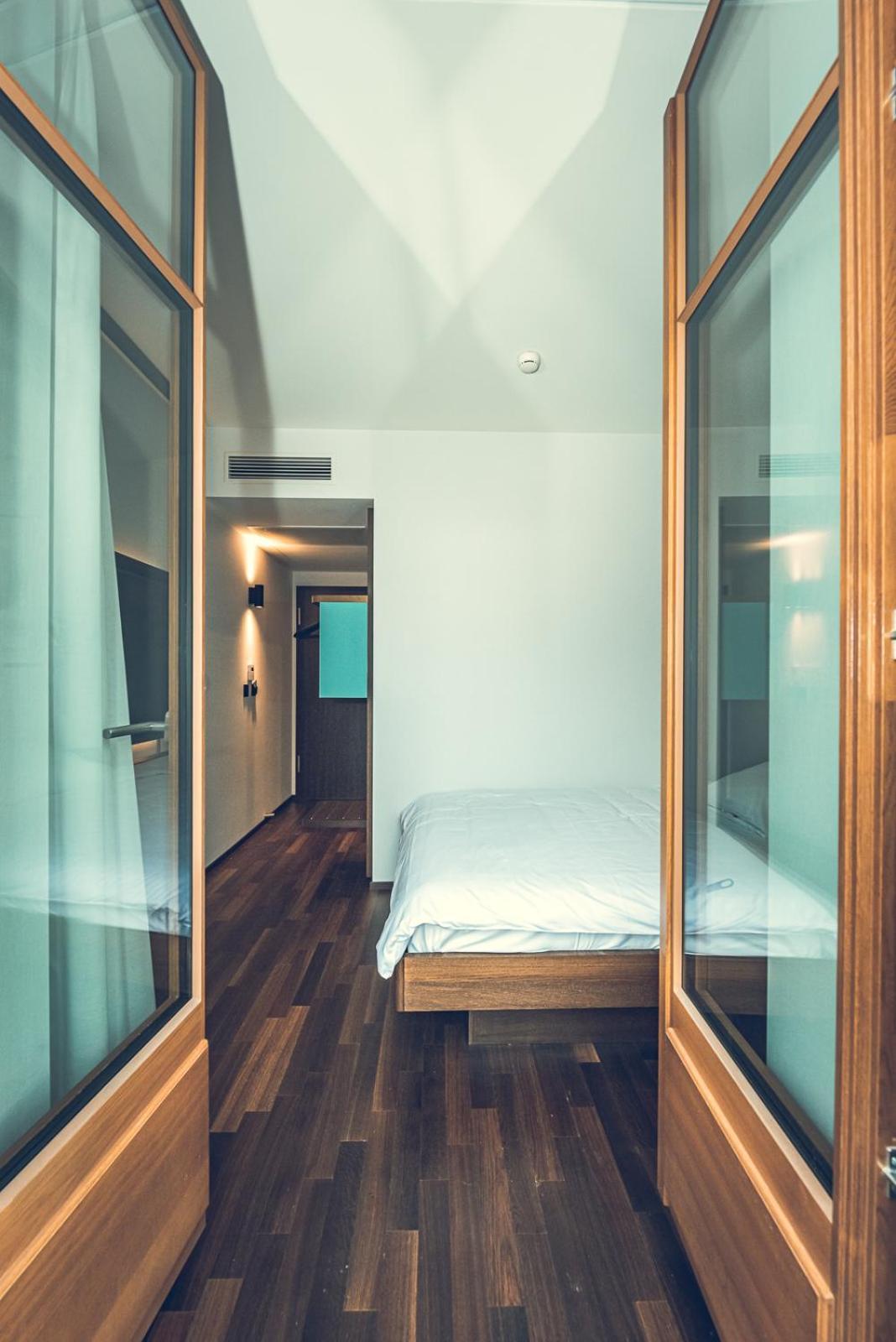 Single Room Private Bathroom
