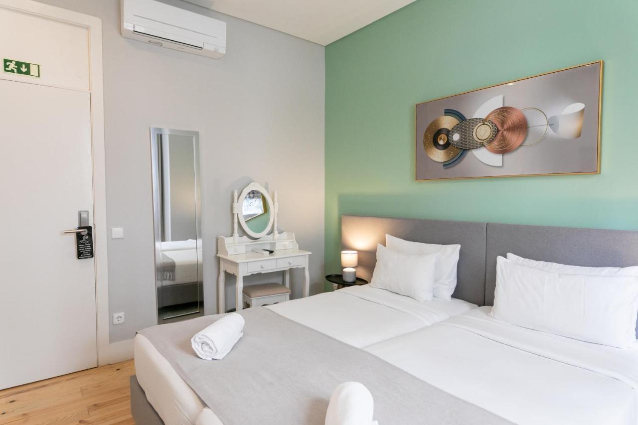 Quarto Econômico com 2 Camas de Solteiro