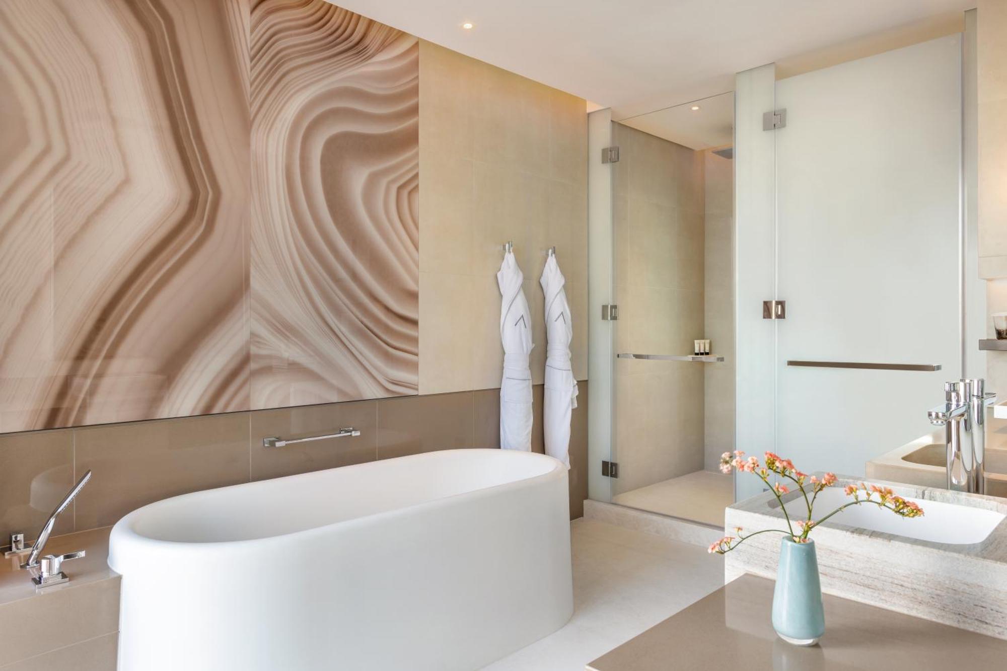 Deluxe Marina City View Room & World's Highest Infinity Pool Access