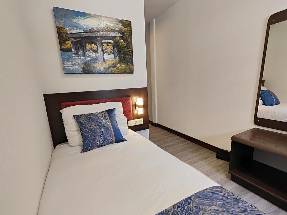 Single Room,1465971236:JPEG