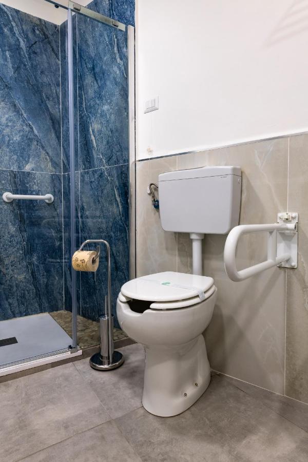 Family Room Private Bathroom