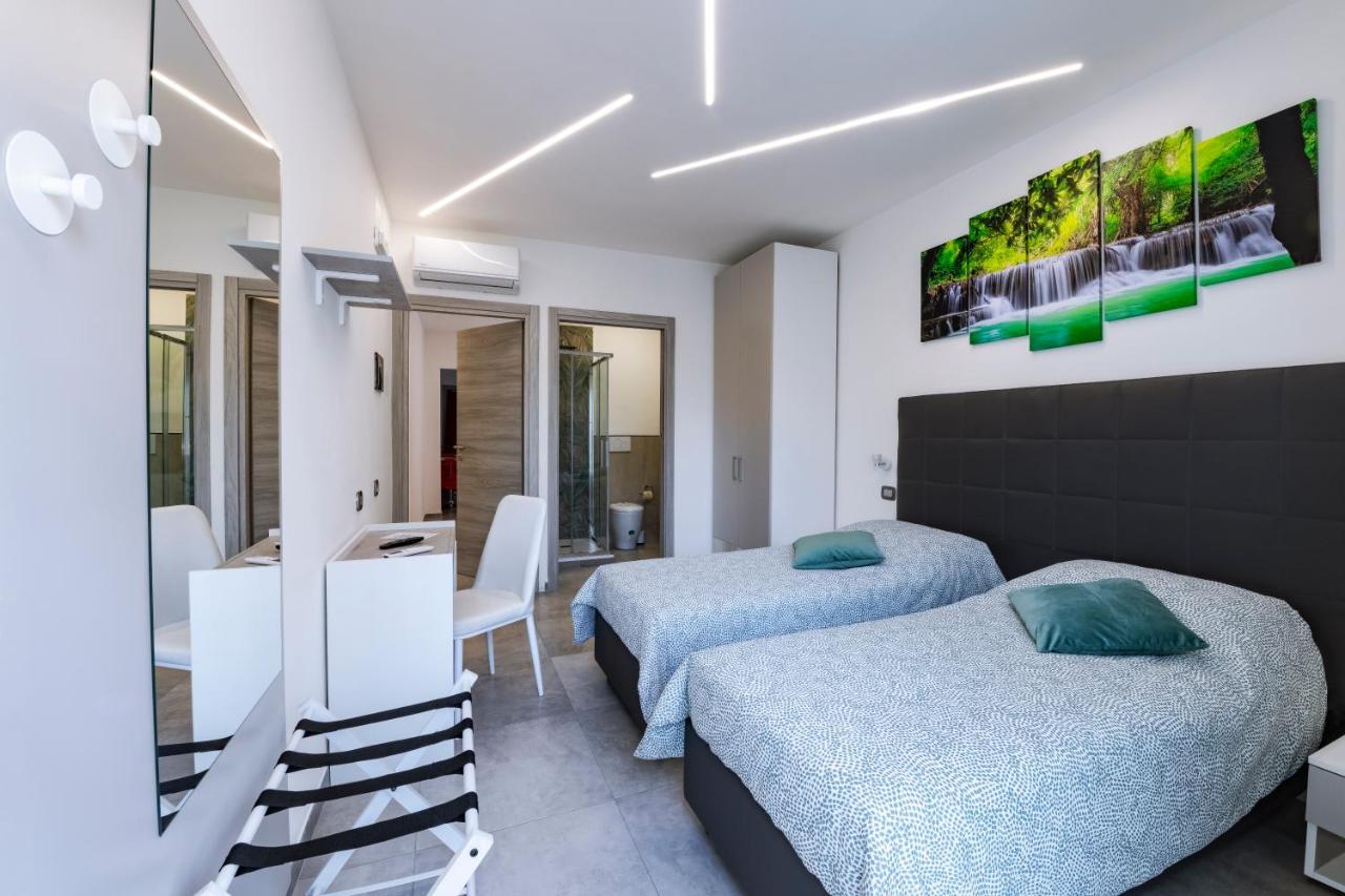 Double or Twin Room Private Bathroom