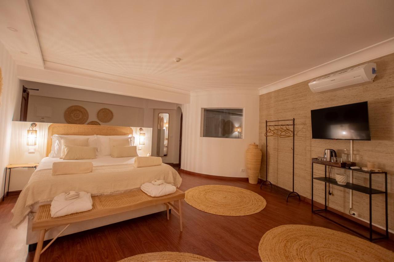 Deluxe Queen Suite