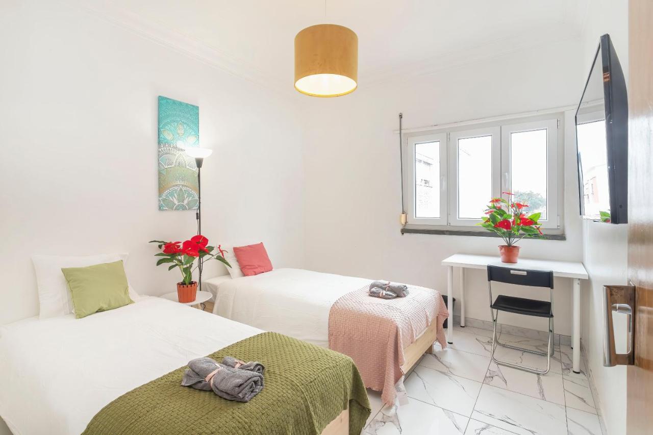 Chambre Lits Jumeaux avec Salle de Bains Commune