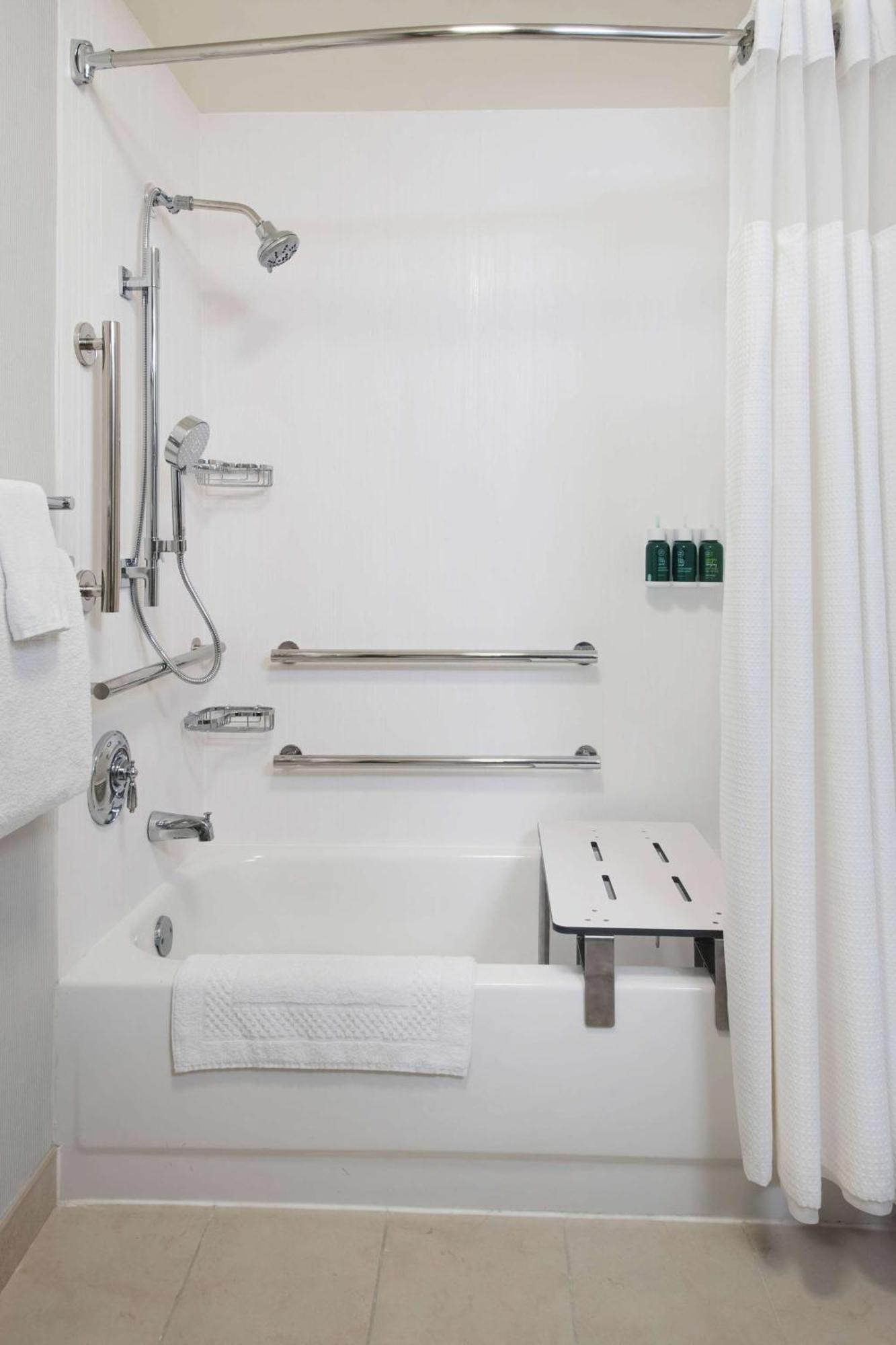 Mobility or Hearing Accessible Guestroom King Tub