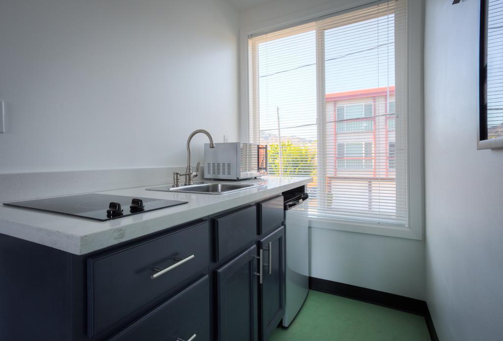 Standard Queen Room Kitchenette