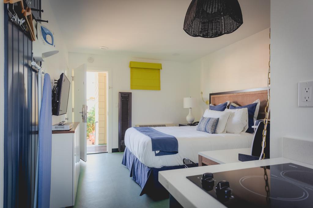 Standard Queen Room Kitchenette