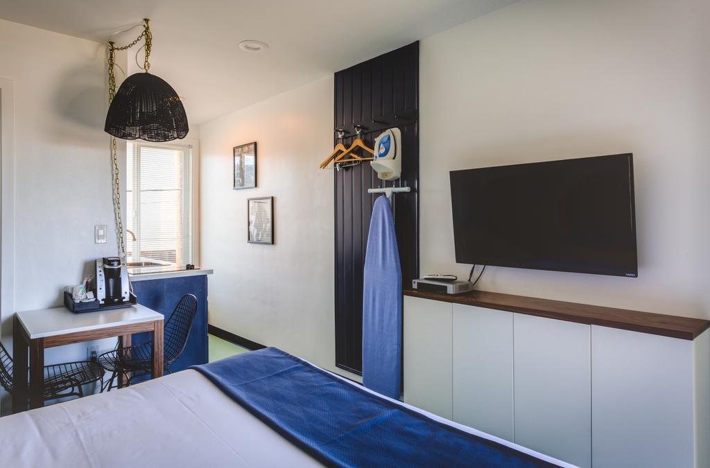 Standard Queen Room Kitchenette