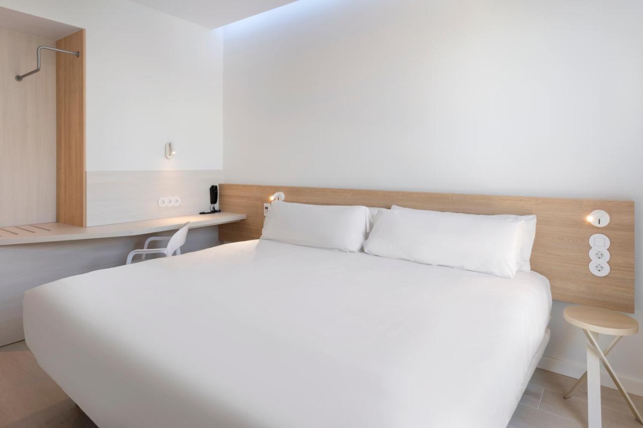 Twin Room,1478355487:JPEG