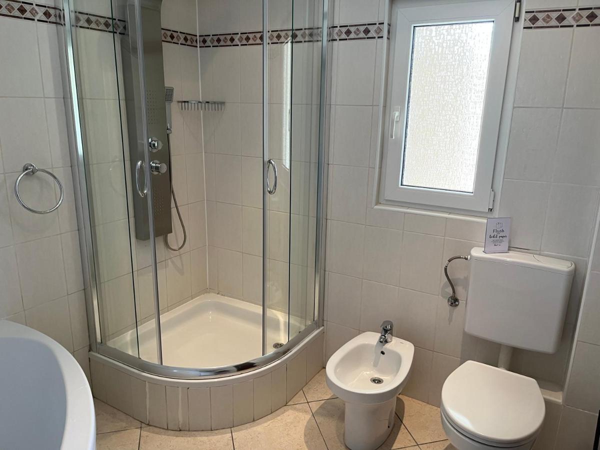 Deluxe Double Room Bath