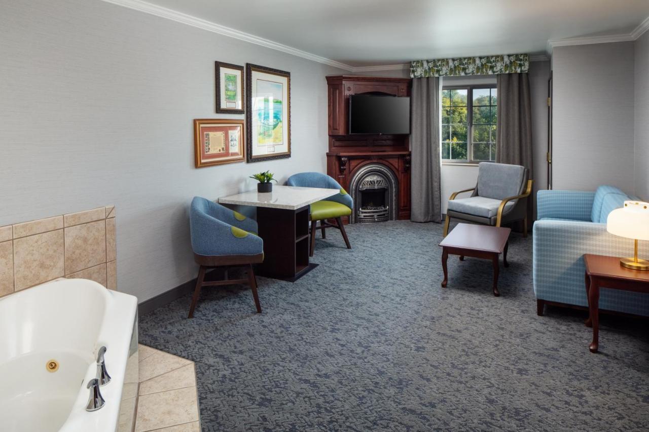 King Suite Spa Bath