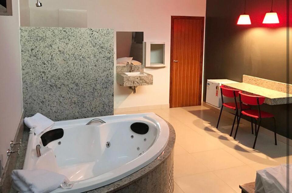 Deluxe Suite Spa Bath