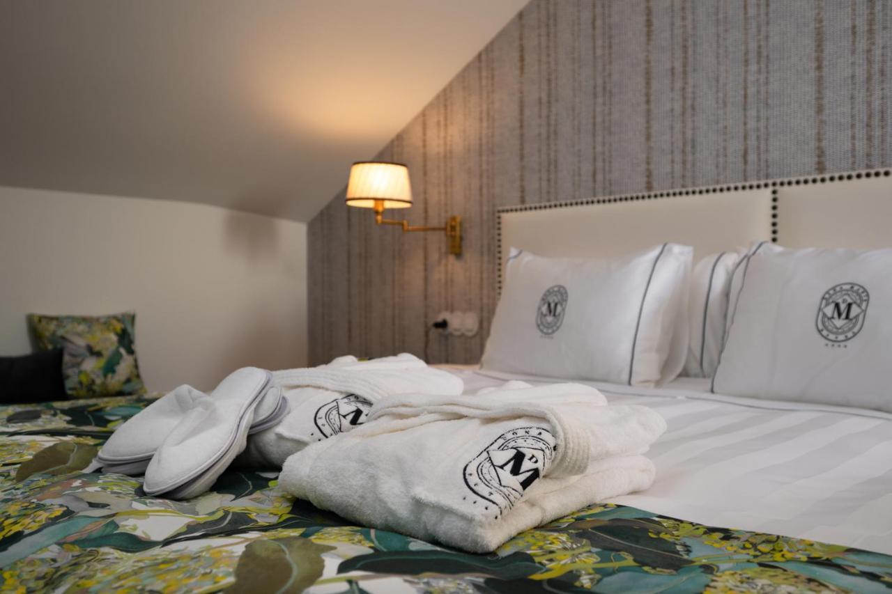 Deluxe Queen Suite