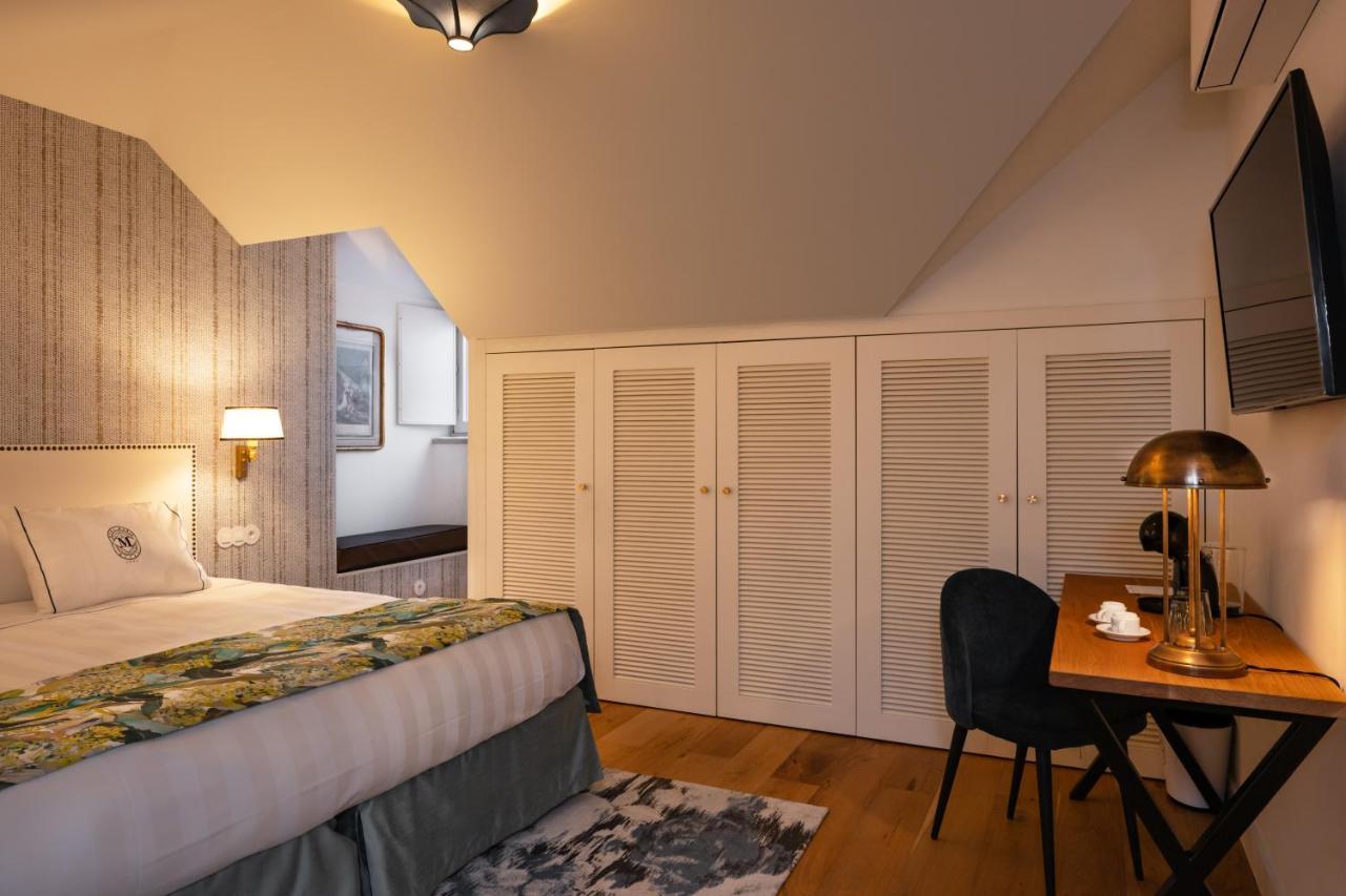 Deluxe Queen Suite