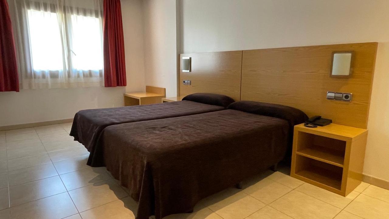 Twin Room,1494964537:JPEG