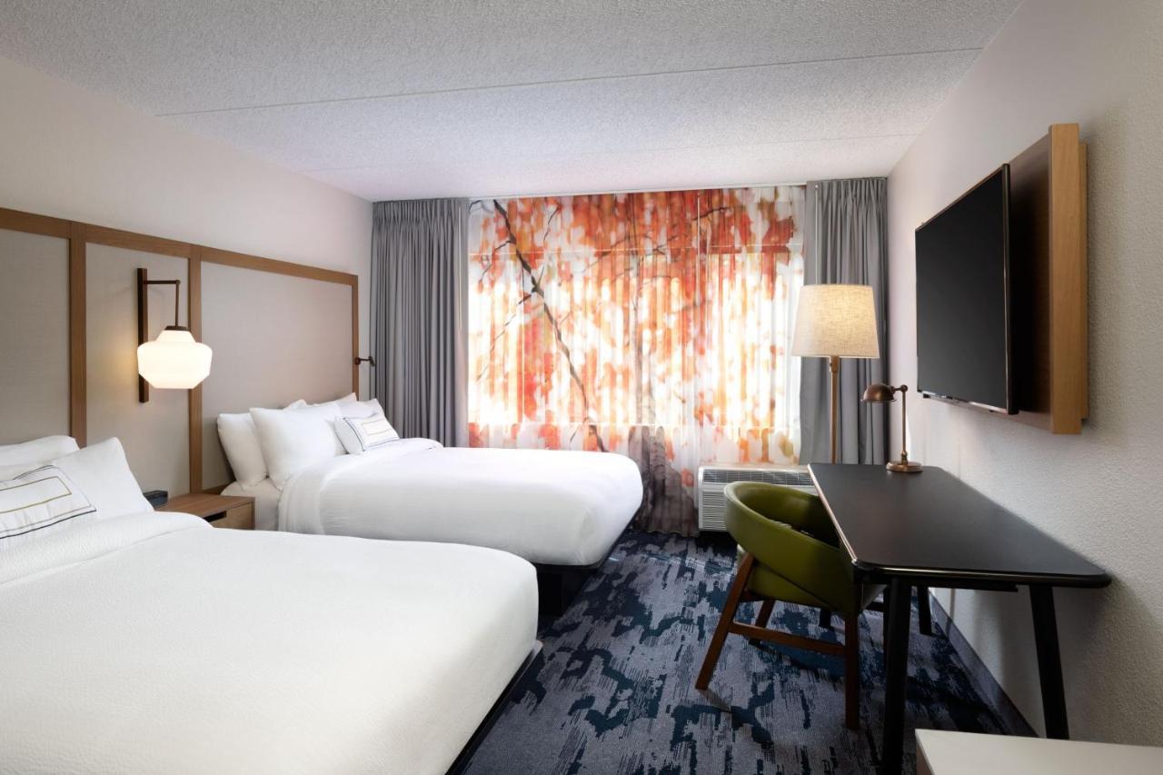 Queen Room Two Queen Beds Mountain View