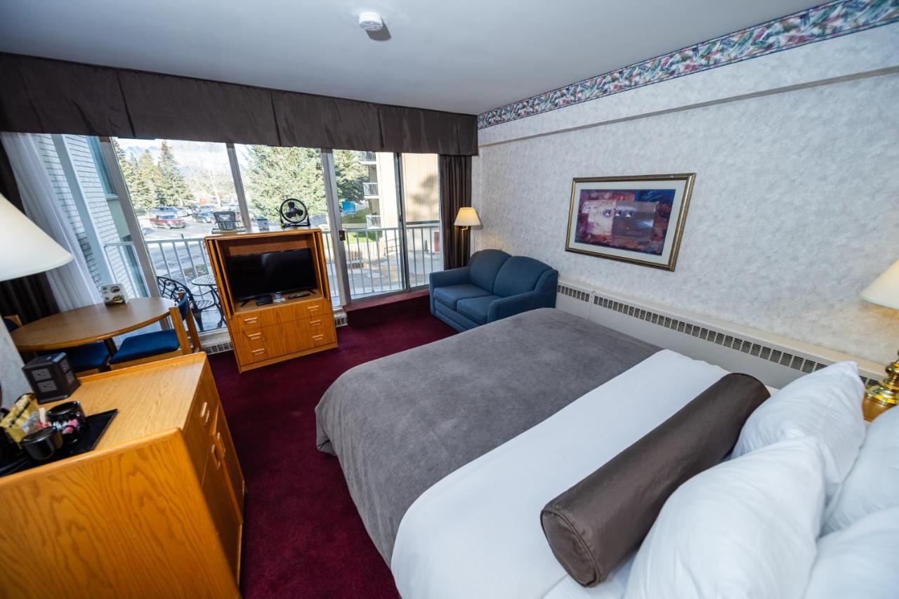 King Room with Mountain View
