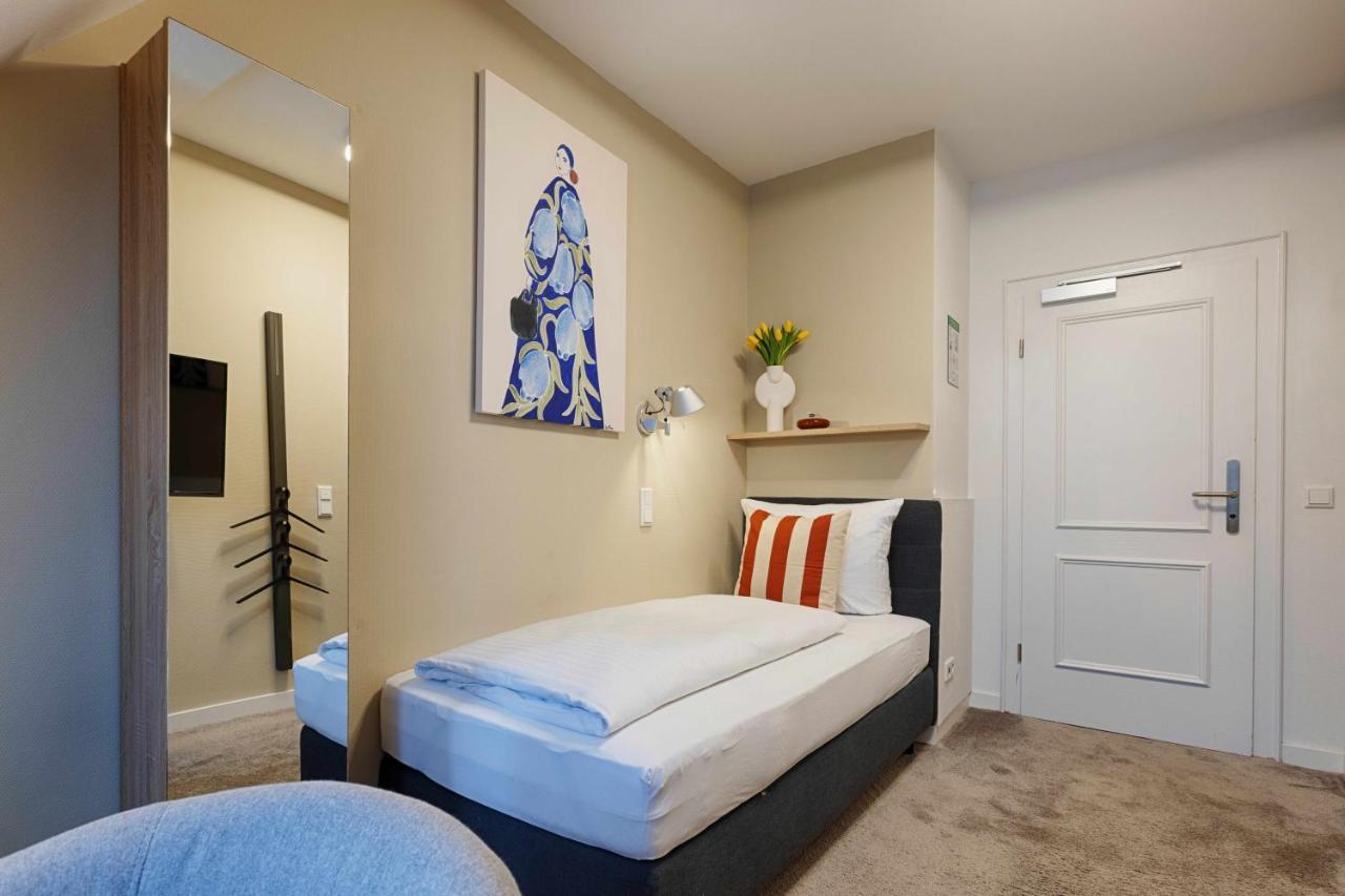 Single Room,1498561207:JPEG