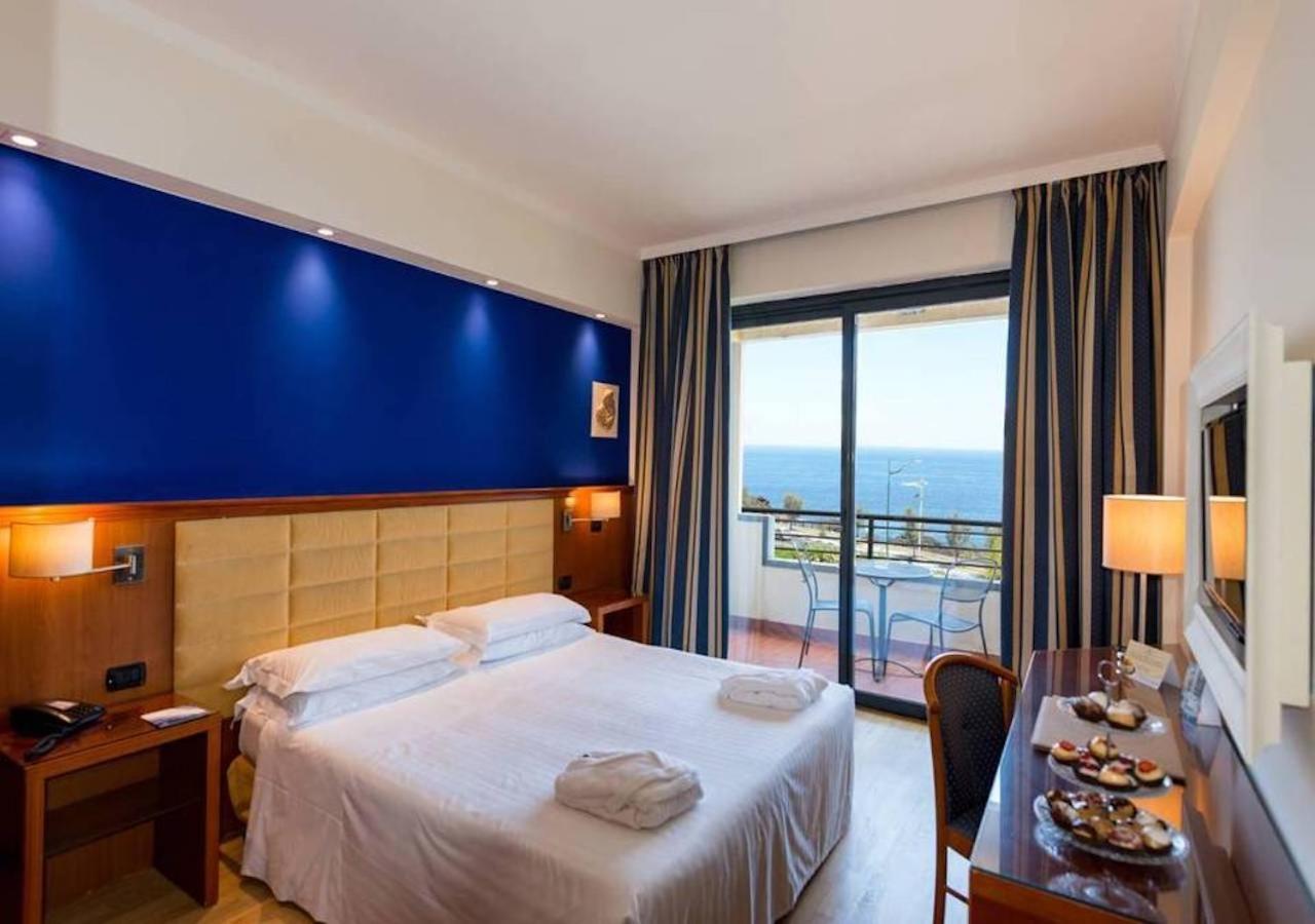 Deluxe Double or Twin Room Sea View