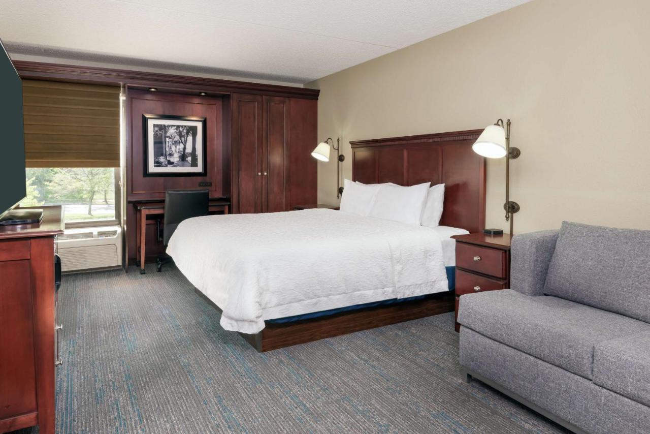 Deluxe King Room with Sofa Bed - Non-Smoking