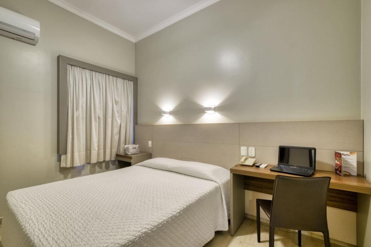 Standard Casal 1 Cama Queen